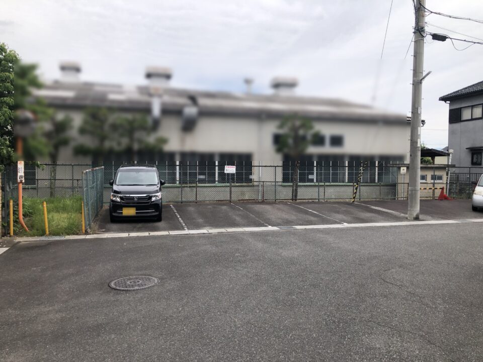 東近江市五個荘中町　月極駐車場